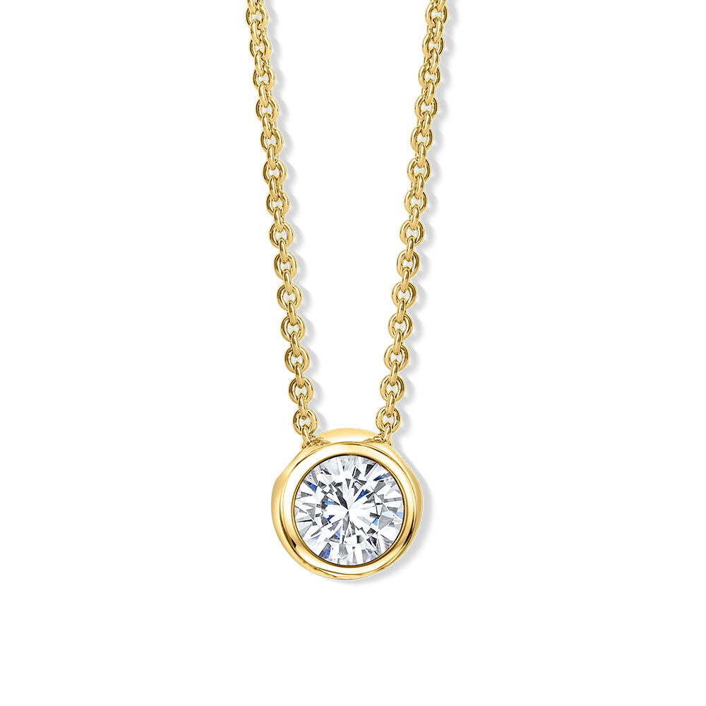 Round solitaire pendant with chain